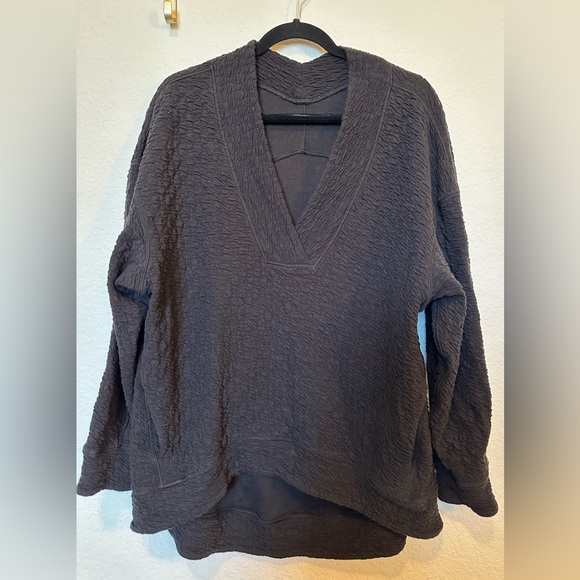 Lululemon Rippled V-Neck Pullover Size 6 Black - Picture 5 of 11